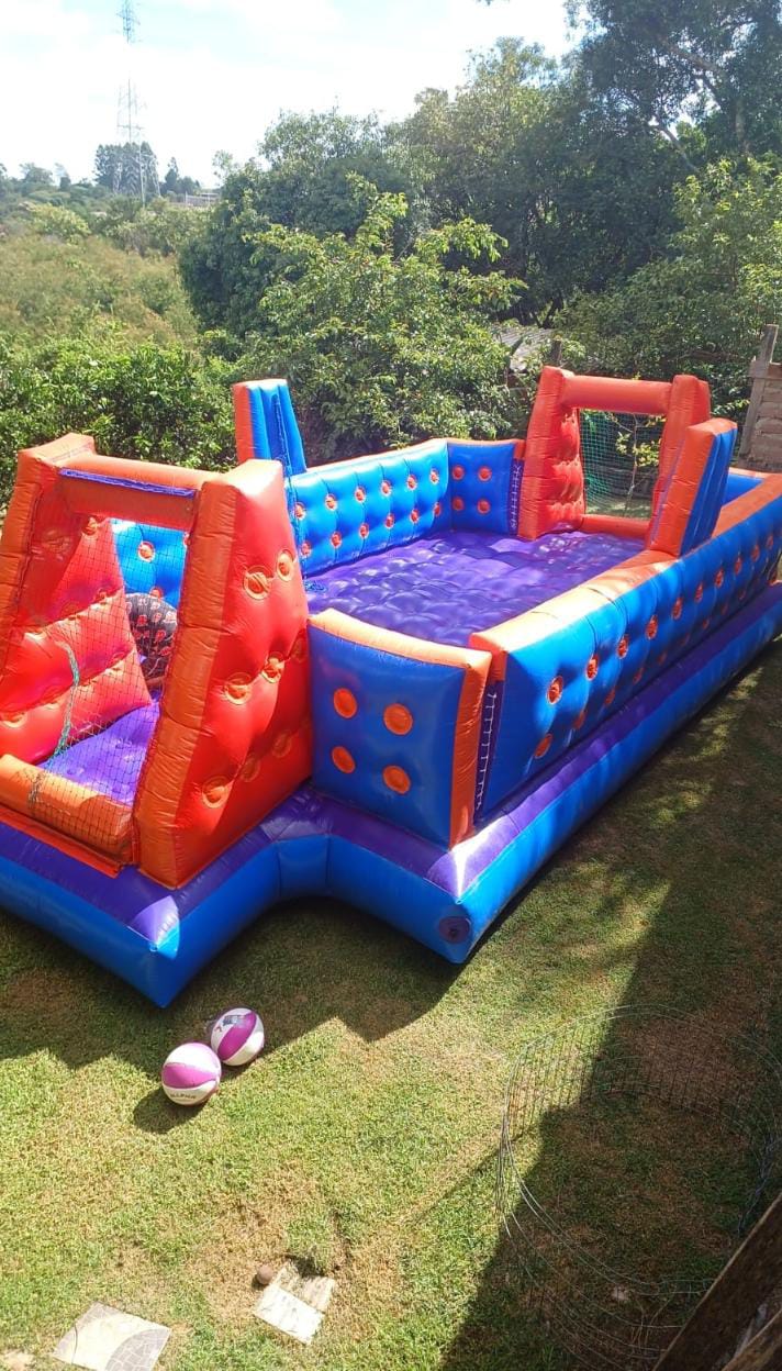 Futebol de mesa humano inflável vermelho e azul para festas